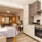 One-bedroom In Lxxv شقة *