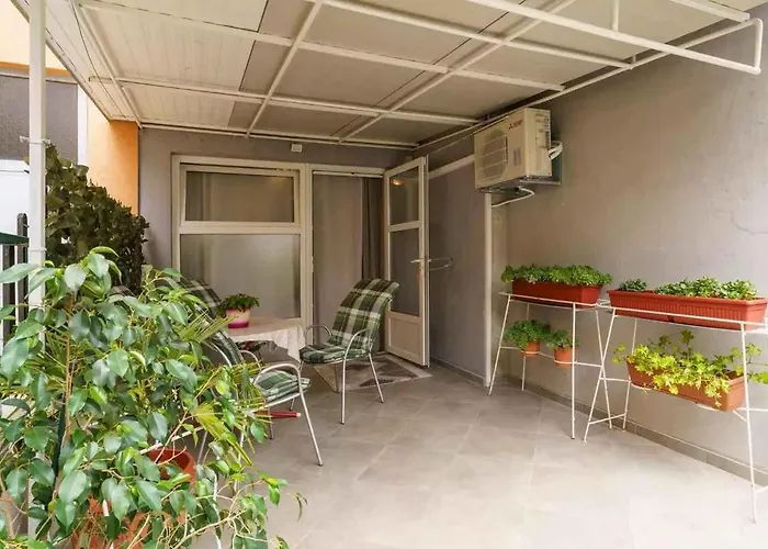 One-bedroom In Lxxv Апартаменты *