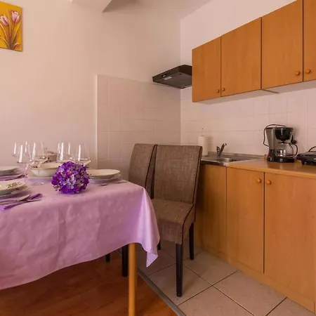 One-bedroom In Lxxv 茨里克韦尼察