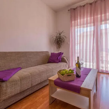 One-bedroom In Lxxv 茨里克韦尼察