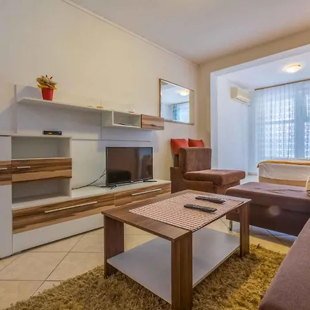 One-bedroom In Lxxv 公寓