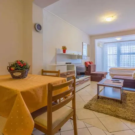 One-bedroom In Lxxv 公寓