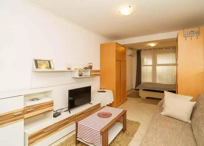 One-bedroom In Lxxv تْسْغيكفانِتْسا